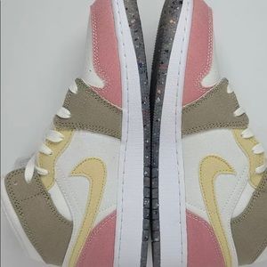 Brand New , Never Worn , 5.5y AJ1 SE Mids 7 Womens 5.5 Mens